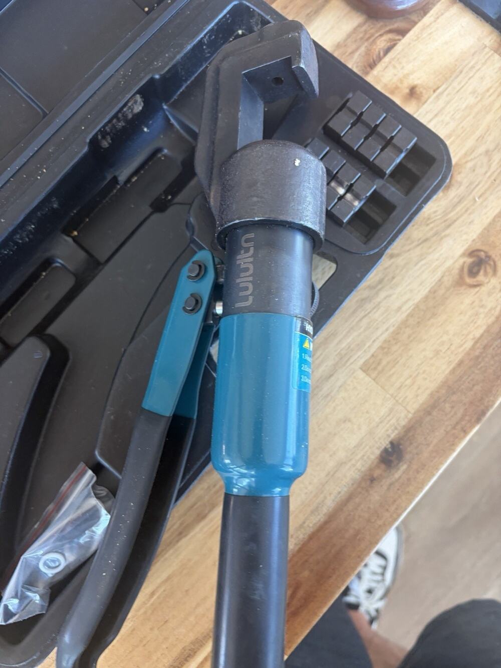 Lulin Hydraulic Crimping Tool with Case and Dies